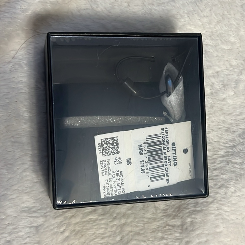 NWT Michael Kors AirPod Pro Case - Navy Blue - GIFT CONDITION - Picture 7 of 9